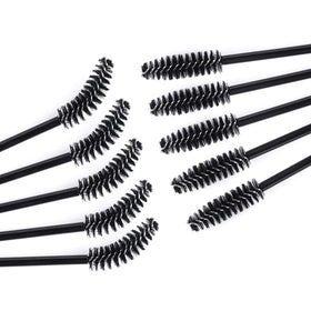 Tbestmax spoolie in use applying mascara for precise definition