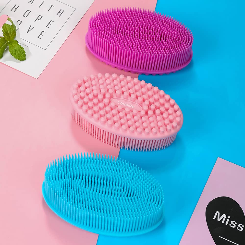 TDHDIKE hand holding scrubber showing compact size and easy grip benefit