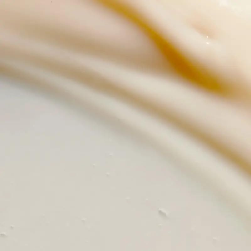Tea Tree packaging label detail displaying ingredient highlights and usage benefits