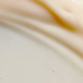 Tea Tree packaging label detail displaying ingredient highlights and usage benefits