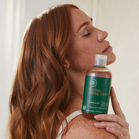 Tea Tree close-up texture showing gentle lather that preserves hair color