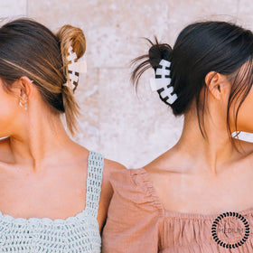 TELETIES medium clip worn in half-up hairstyle demonstrating reliable everyday hold