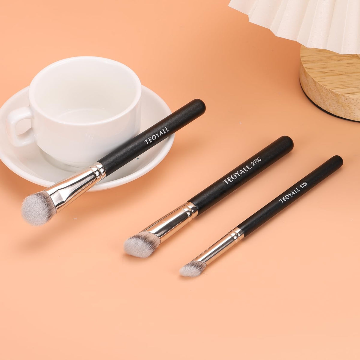 TEOYALL brush blending cream concealer for natural seamless finish