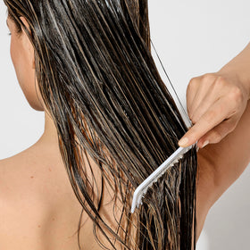 bumble and bumble cream texture swirl demonstrating rich formula for detangling hair