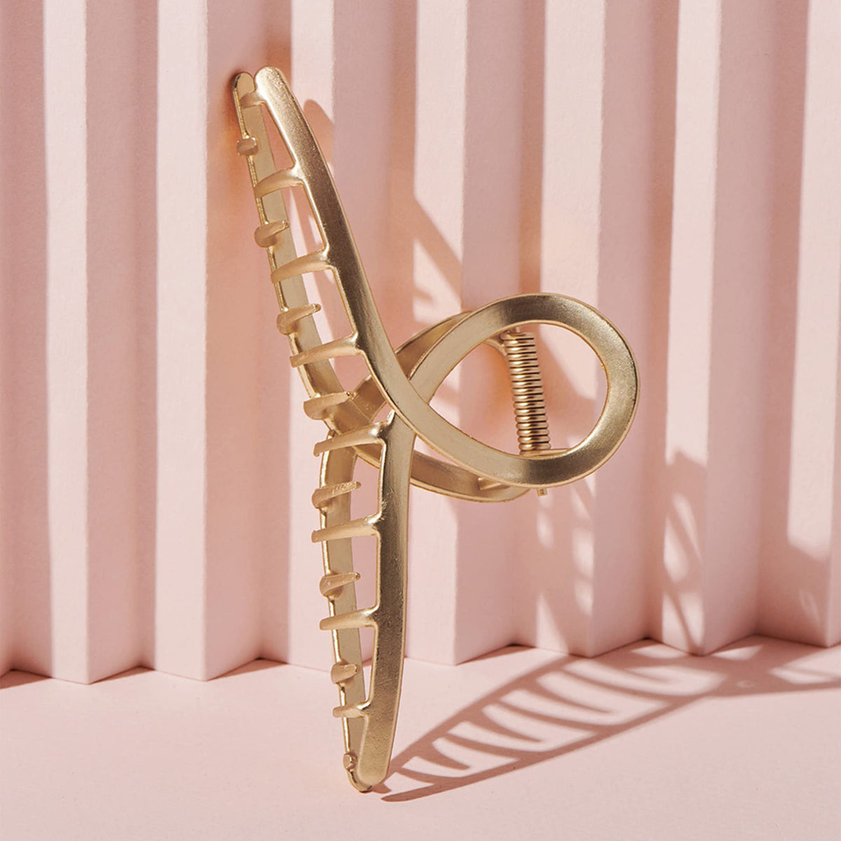 The Hair Edit clip in a minimal outfit setting showing effortless accessory styling