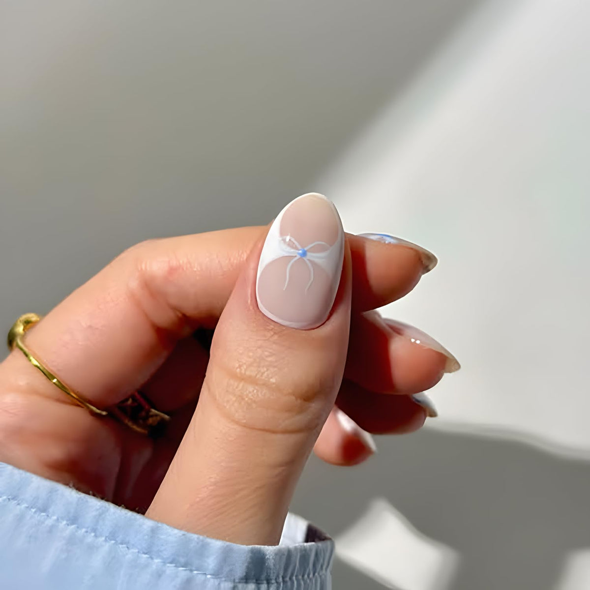 Tnbuokas applied nails on hands in lifestyle scene demonstrating wearable look