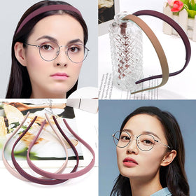 TOBATOBA headband beside hand showing scale and flexible fit benefit