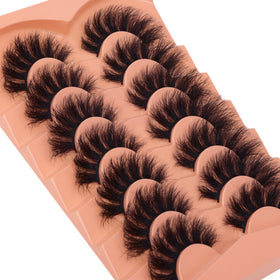 TOOCHUNAG lashes held in hand showing curl and lightweight feel