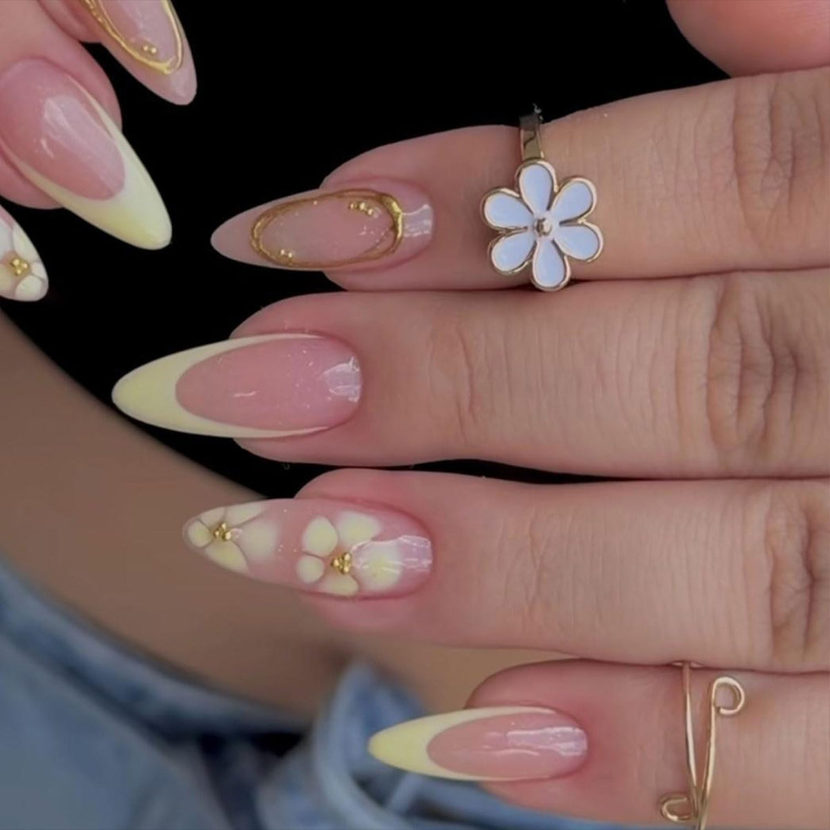 Toypoels glossy finish on nails reflecting light for a salon look