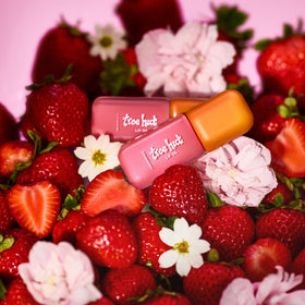 Tree Hut lip oil texture close-up highlighting glossy, non-sticky hydration