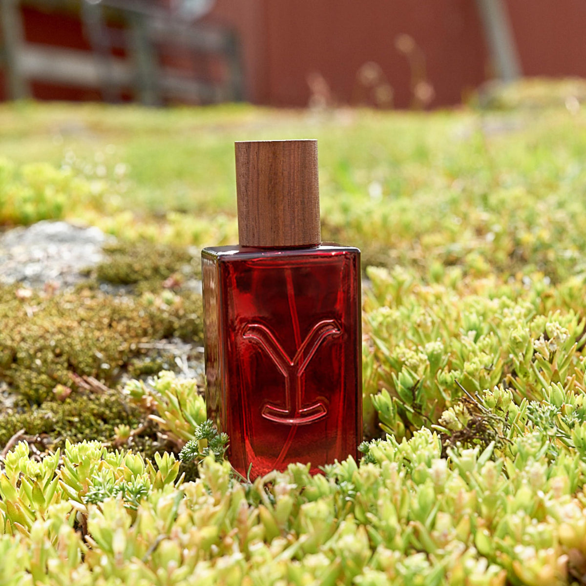 Tru Fragrance Beauty cap and atomizer detail of Yellowstone Tornado for secure storage