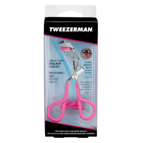 Tweezerman curler in use on eye demonstrating lift from root to tip for wide-awake lashes