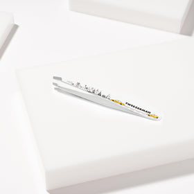 Tweezerman open view showing perfectly aligned tips for secure grip