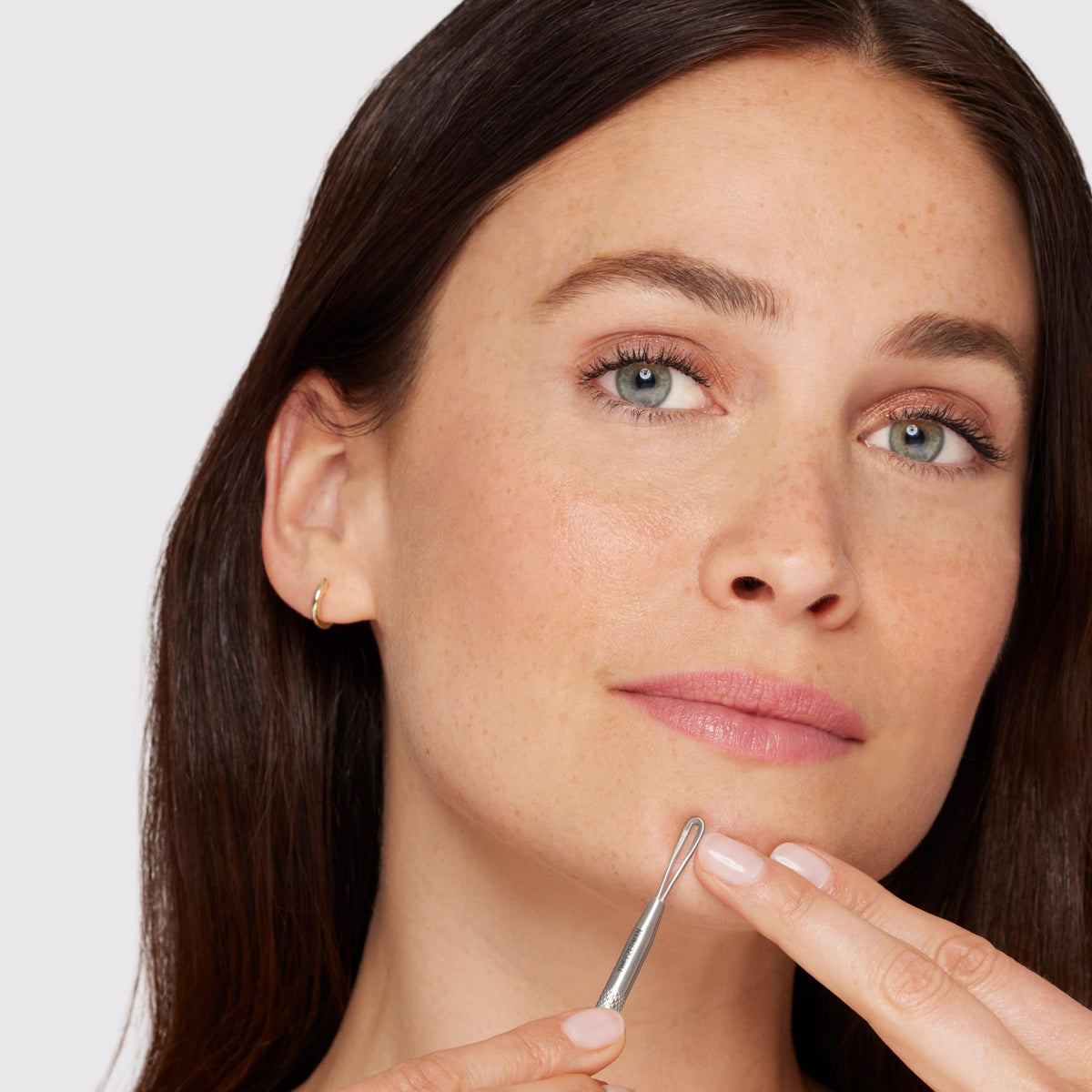 Tweezerman rounded end closeup for precise extractions in tight areas and reduced irritation