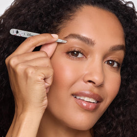 Tweezerman close-up of hand-filed slanted tip illustrating precise alignment and secure grip