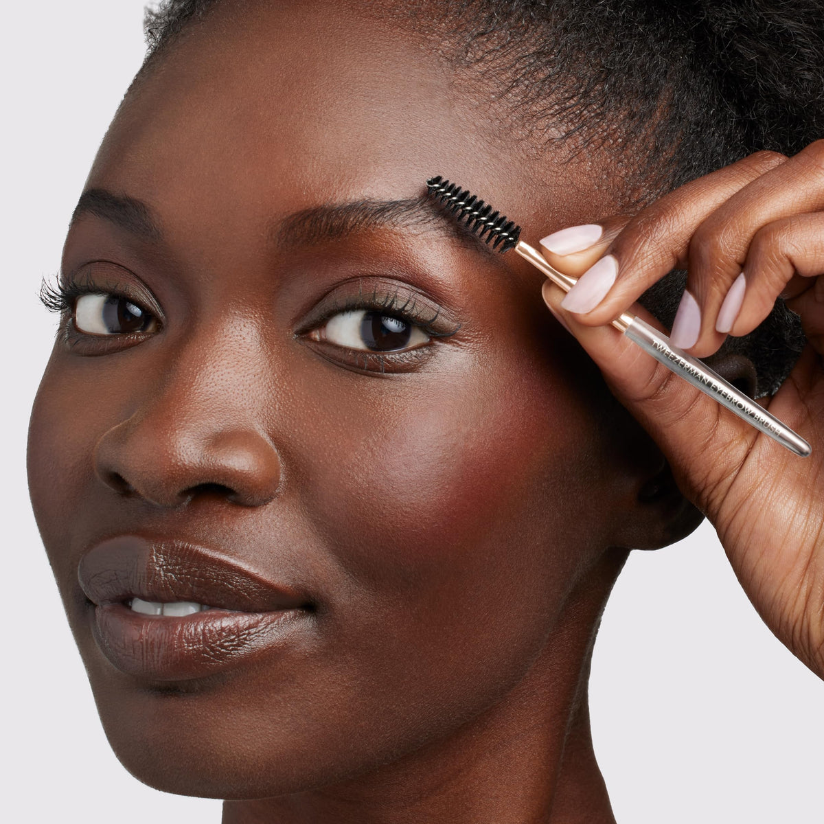 Tweezerman close-up of ultra-thin blades highlighting precision cutting and clean trims