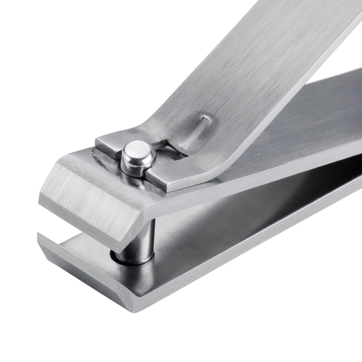 Tweezerman close-up wide jaw blades showing flat edge to reduce splitting