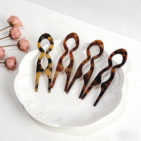 Twoheadpig lifestyle scene styling pins in mirror showing easy everyday elegance
