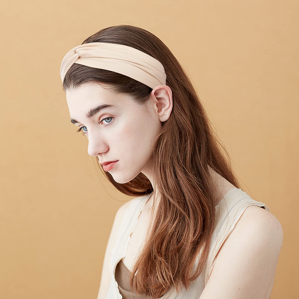 Tyfthui headband texture macro highlighting softness and moisture-wicking