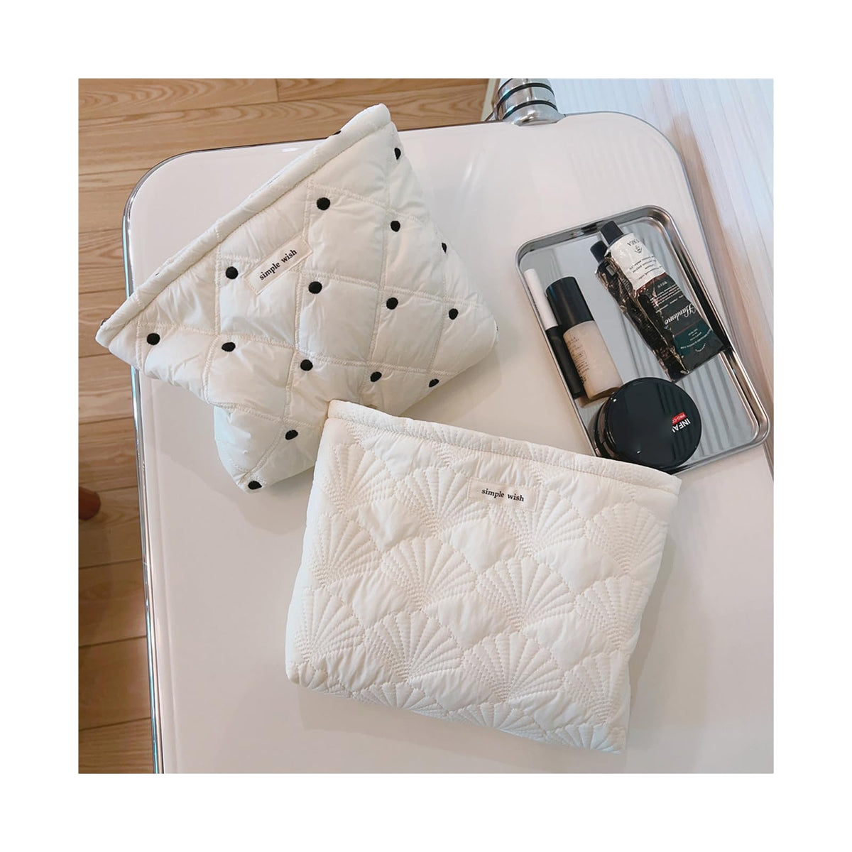 uekeboag contents arranged with makeup and brushes showing smart organization