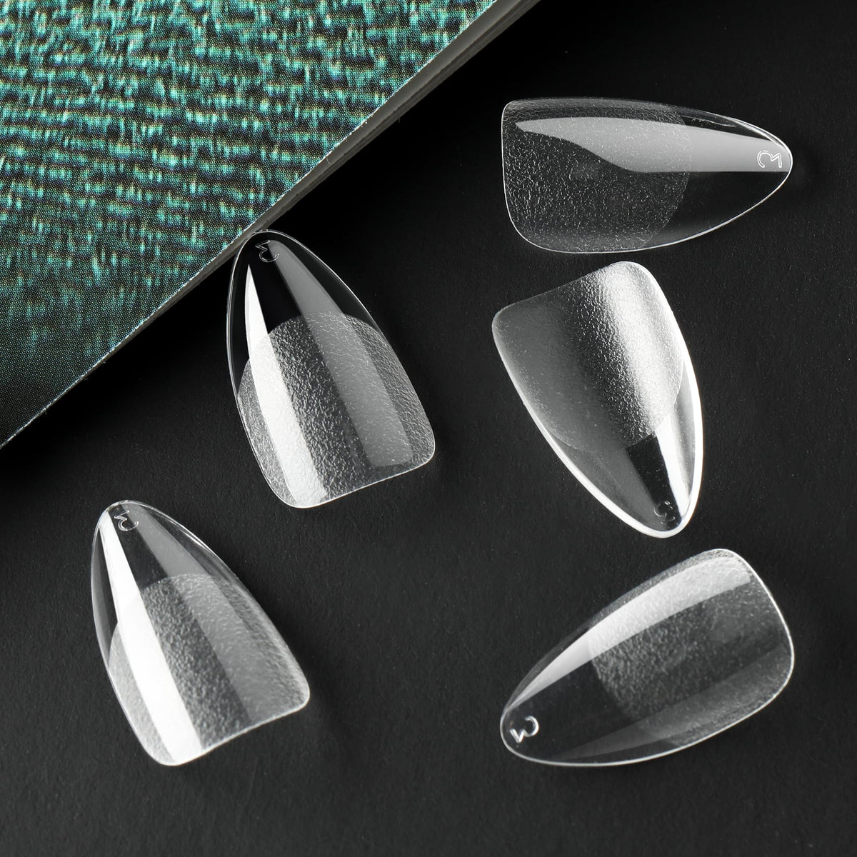 UNA GELLA trimmed and painted tip showing polish-friendly surface and glossy finish