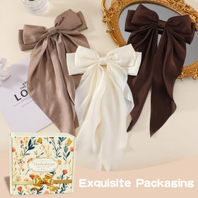 Unbednigt full-length tails spread to show oversized silhouette and dramatic visual effect