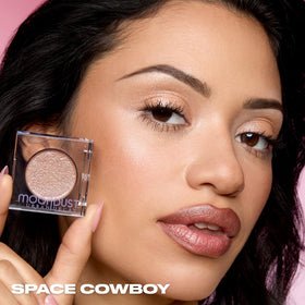Urban Decay Moondust on a bridal look illustrating long-lasting luminous highlight