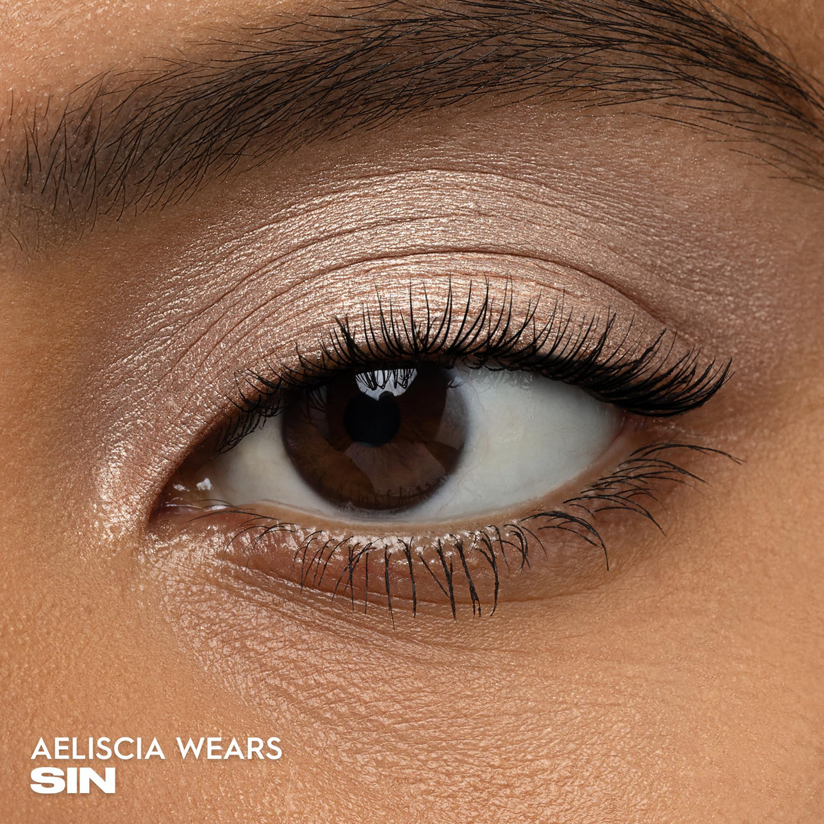 URBAN DECAY Sin pan close-up revealing velvety shimmer texture and smooth finish