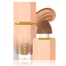 URQT sponge-tip applicator close-up for precise, mess-free sculpting