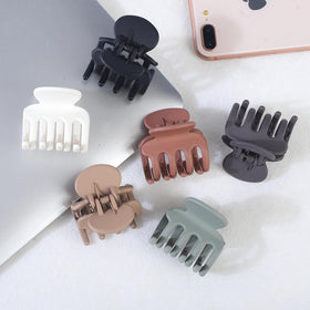 USDNICE clip securing half-up hairstyle, quick styling convenience