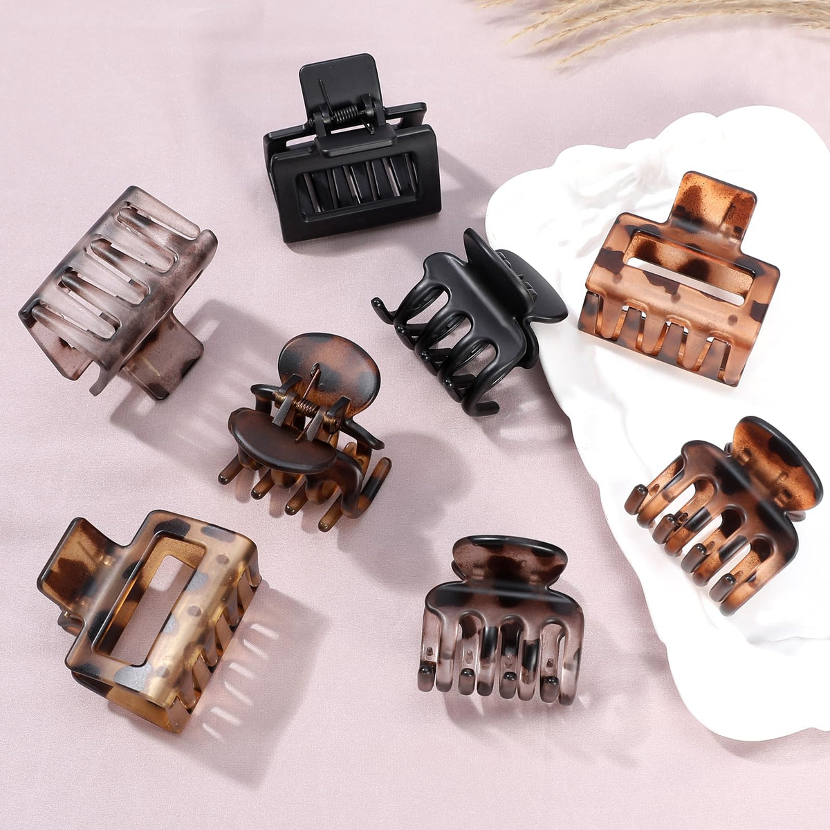 USDNICE size comparison showing small rectangular clip for fine hair and versatility