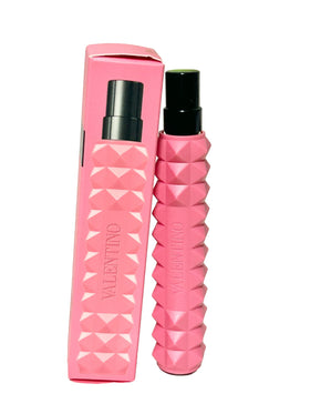 Valentino close-up of the spray nozzle on the Donna Born In Roma mini bottle, ensuring precise, spill-free application