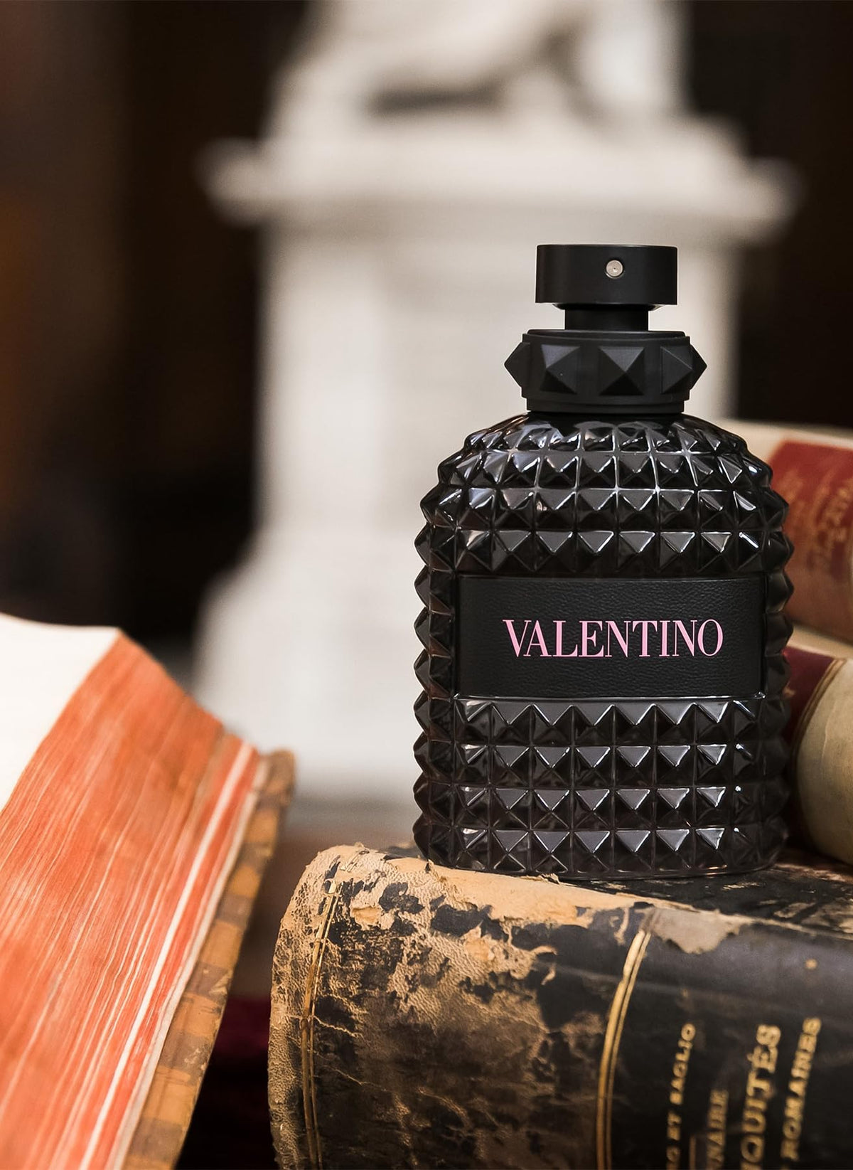 Valentino atomizer spray mid-spray detail showing fine mist for smooth application