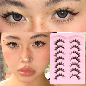 Veleasha lashes applied on eye demonstrating lifted cat-eye effect