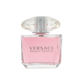 Versace Bright Crystal close-up of perfume liquid highlighting clarity and luminous texture
