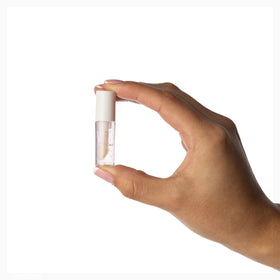 Vessara mini sponge blending showing smooth, seamless coverage on skin