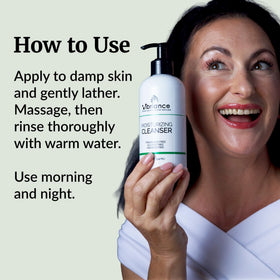 Vibriance oil-to-foam texture demonstration illustrating gentle cleanse