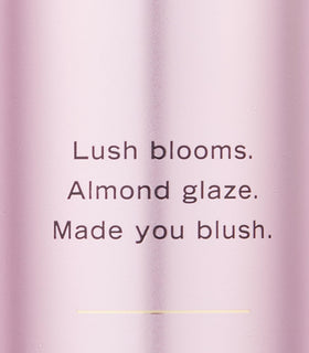 Victoria's Secret Velvet Petals close-up of spray nozzle, demonstrates easy, precise application