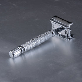 VIKINGS BLADE Vulcan luxury case open with razor and five blades organized for travel