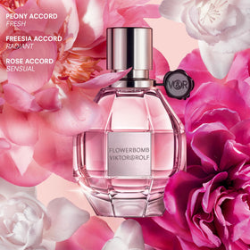 Viktor&Rolf Flowerbomb Extreme being sprayed to show mist and application