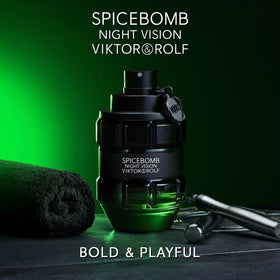 Viktor&Rolf Spicebomb Nightvision spray in use demonstrating evening-ready projection