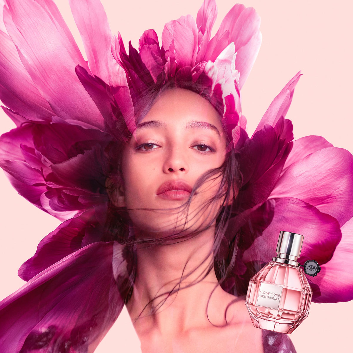 Viktor&Rolf Flowerbomb cap and label details highlighting designer finish and authenticity