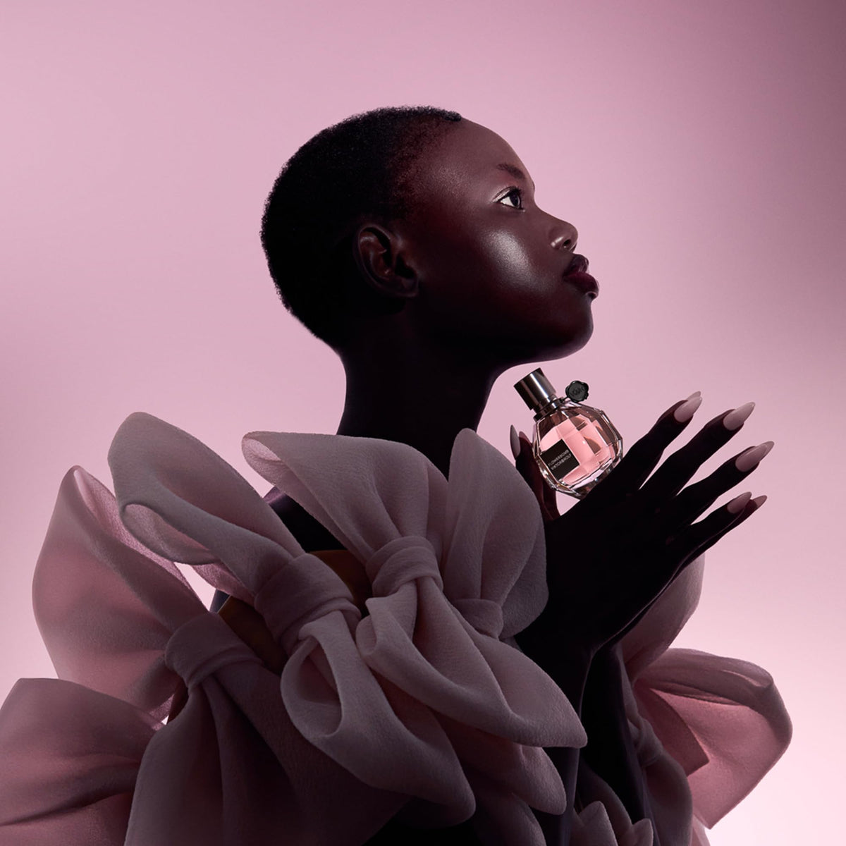 Viktor&Rolf Flowerbomb glass texture close-up showing premium bottle craftsmanship
