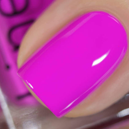 Vishine bottle front view showing magenta purple polish and label benefit: true color