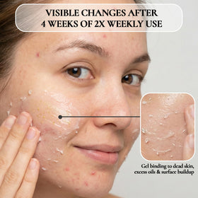 Vivo Per Lei clumping action in hand demonstrating visible removal of residue and dead skin
