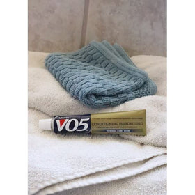 VO5 before and after image demonstrating frizz reduction and smoother finish