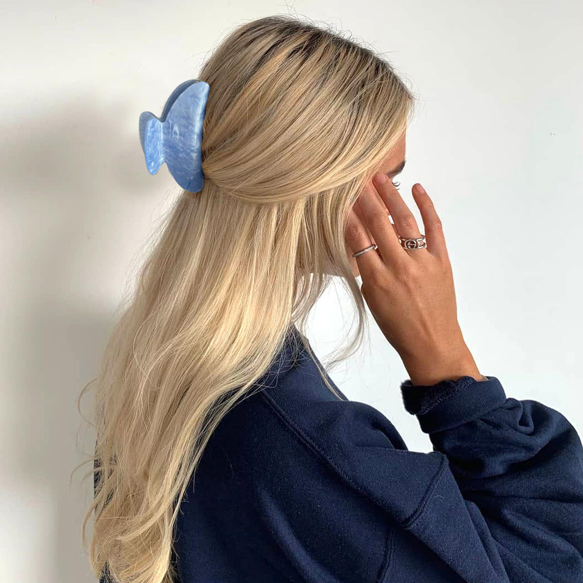 VRbeatter clip holding thick hair showing strong non-slip hold
