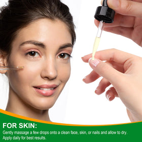 VXHDAG hands massaging Batana oil into the scalp to hydrate and nourish
