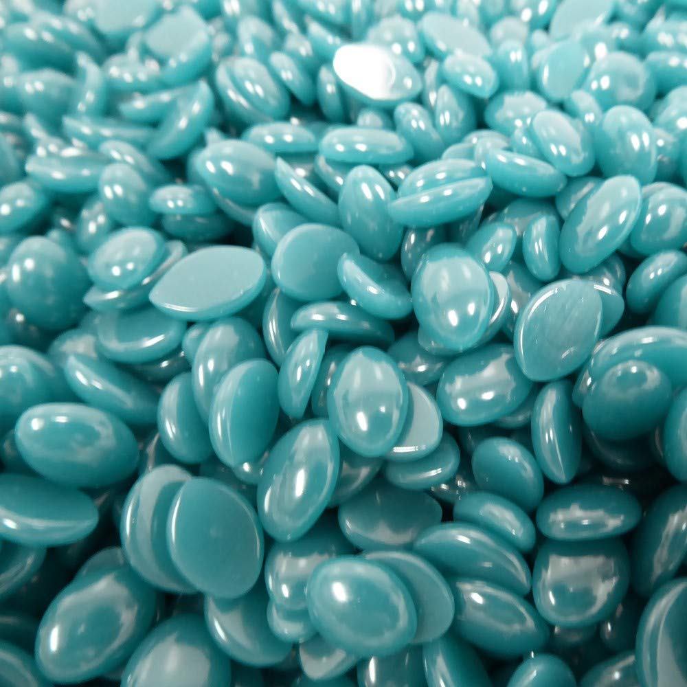 Hand holding Waxness 1 kg tub to show scale and professional quantity benefit