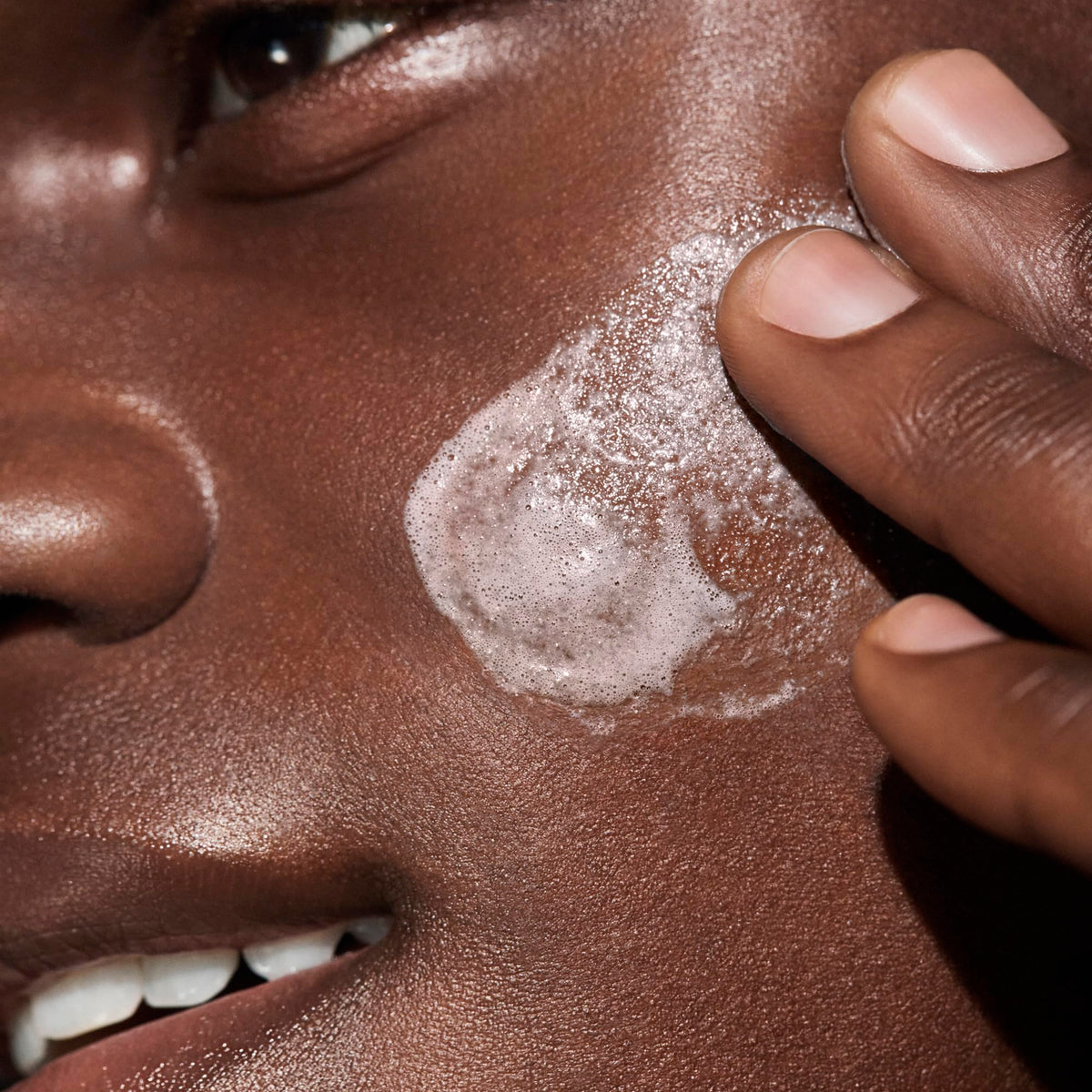 Well People aloe ingredient shot emphasizing soothing hydration benefits